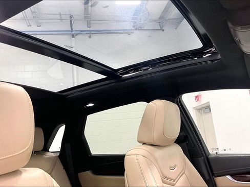 Used 2018 Cadillac XT5 Luxury w/ Driver Awareness Package FWD image 16