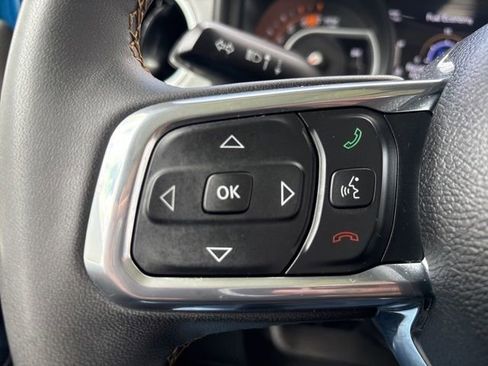 Used 2024 Jeep Wrangler Unlimited Sahara w/ Technology Group AWD/4WD image 19