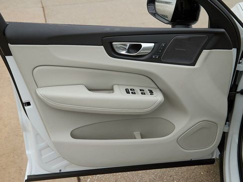 New 2026 Volvo XC60 B5 Ultra w/ Protection Package Premier image 9