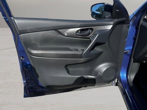 Used 2022 Nissan Rogue Sport S image 19