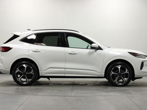 Used 2024 Ford Escape ST-Line Select w/ Tech Pack #2 image 3