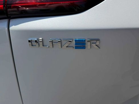 Used 2024 Chevrolet Blazer EV LT AWD/4WD image 33