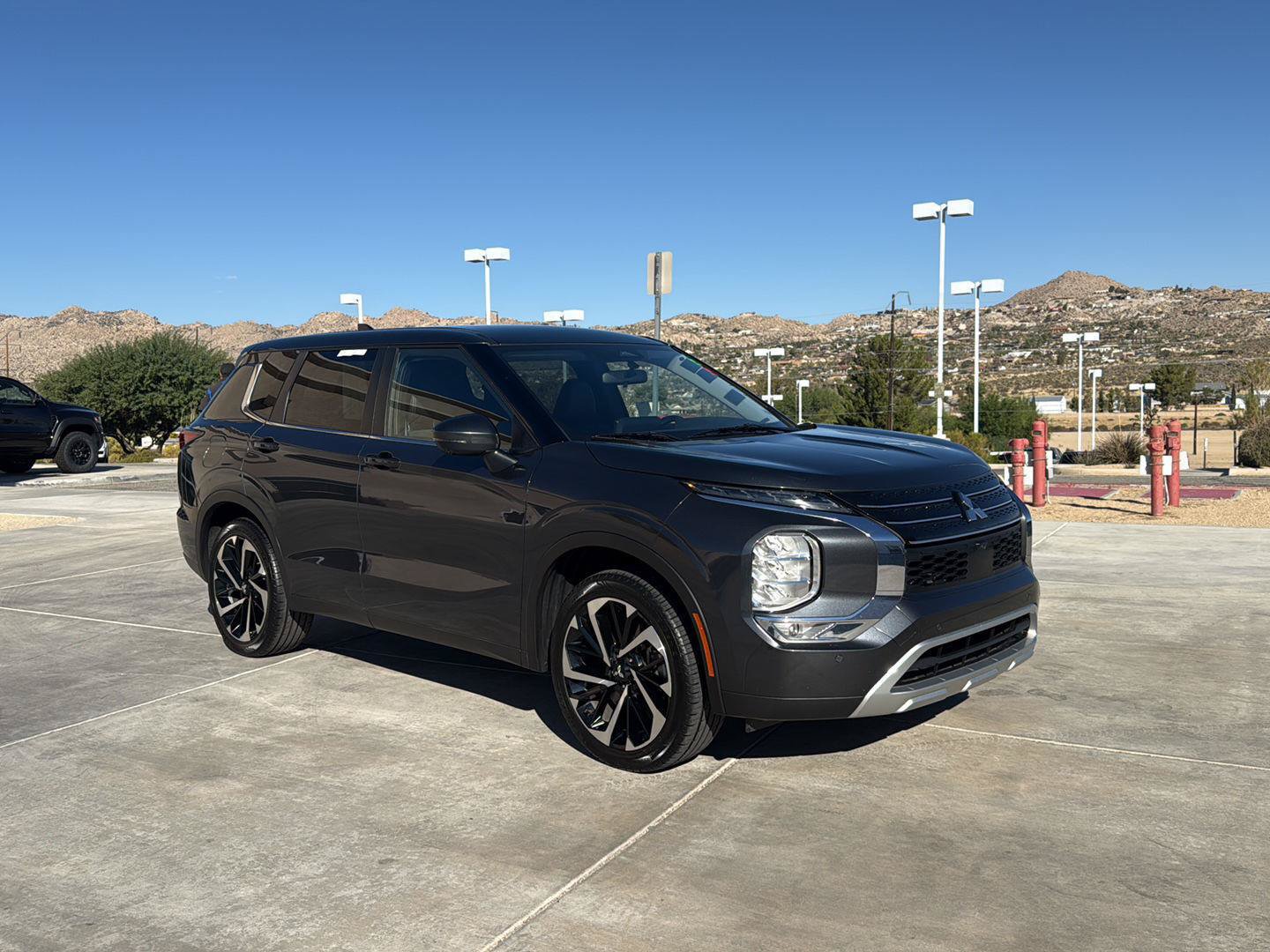 Used 2024 Mitsubishi Outlander FWD image 1