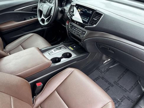 Certified 2025 Honda Passport EX-L image 32