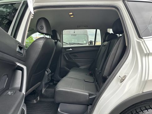 Used 2020 Volkswagen Tiguan SE AWD/4WD image 18
