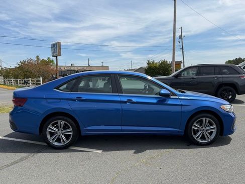 Used 2024 Volkswagen Jetta SE FWD image 2