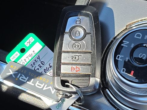 Used 2024 Ford Edge Titanium AWD/4WD image 6