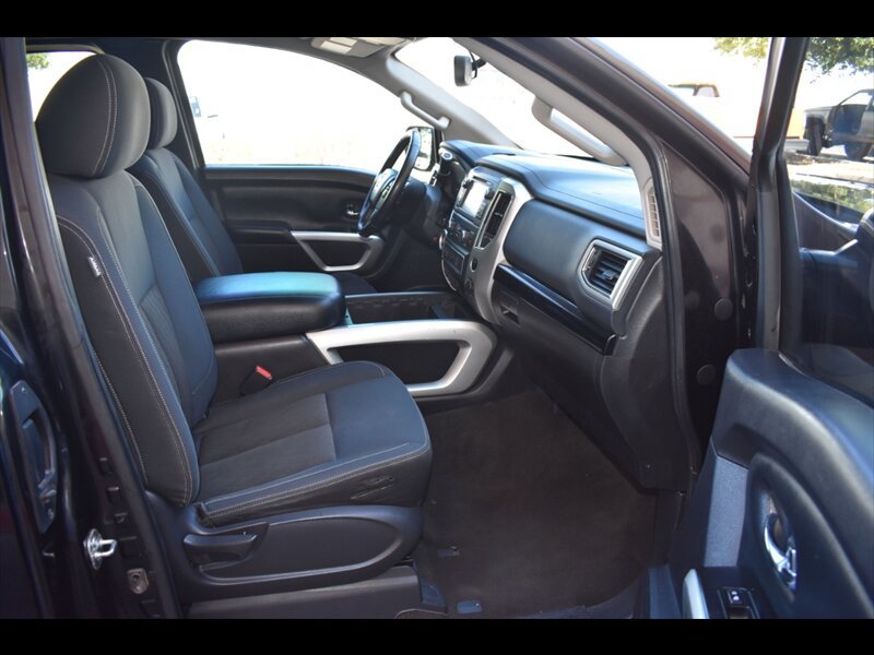 Used 2018 Nissan Titan SV w/ SV Convenience Package RWD image 27