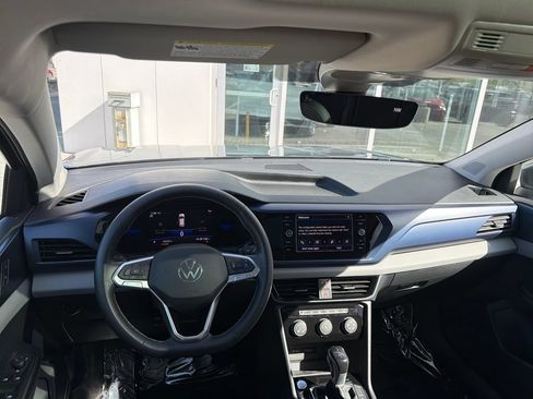 Certified 2023 Volkswagen Taos SE w/ Panoramic Sunroof Package AWD/4WD image 15