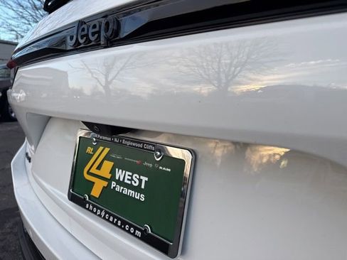 Certified 2022 Jeep Grand Cherokee Altitude image 16