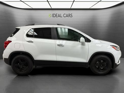 Used 2019 Chevrolet Trax LT w/ LT Convenience Package FWD image 4