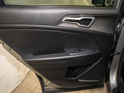 Used 2023 Kia Sportage LX image 8