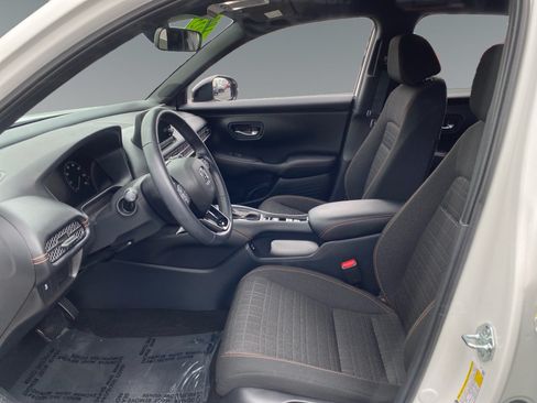 Used 2025 Honda HR-V Sport image 9