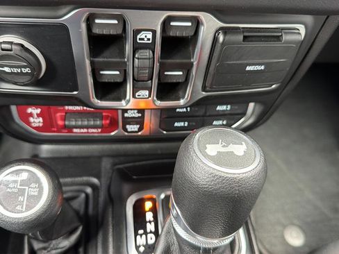 Used 2025 Jeep Wrangler Unlimited Rubicon 4xe w/ Safety Group AWD/4WD image 22