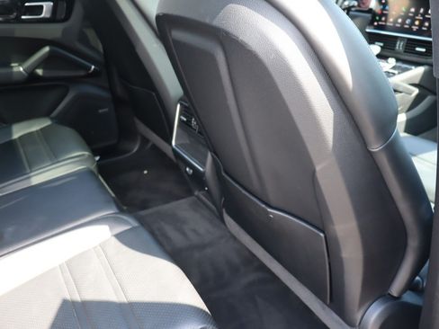 Used 2022 Porsche Cayenne AWD/4WD image 24