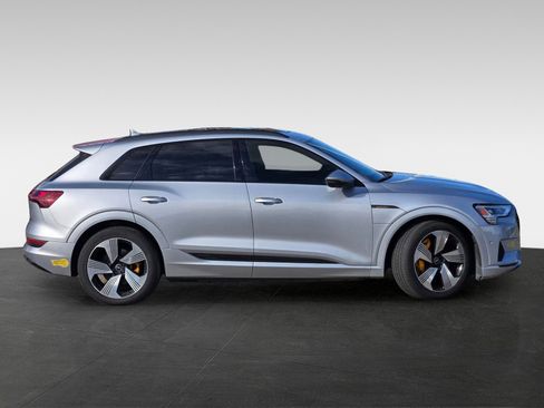 Used 2022 Audi e-tron Premium Plus w/ Premium Plus Package image 3
