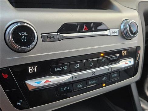 Used 2021 Ford Explorer XLT w/ Equipment Group 202A image 13