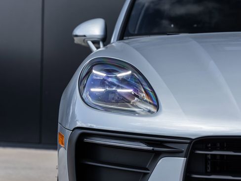 Certified 2026 Porsche Macan AWD/4WD image 20
