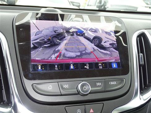 Used 2024 Chevrolet Equinox LT image 9