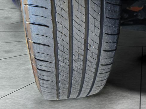 Used 2025 Cadillac XT6 Premium Luxury image 33