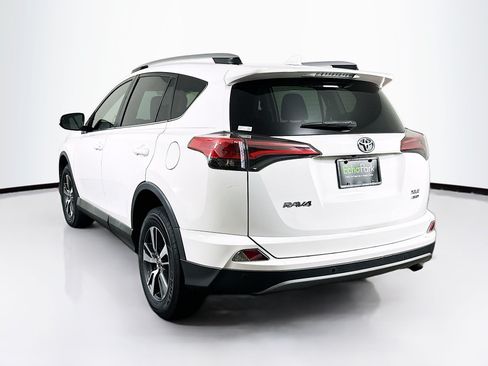 Used 2018 Toyota RAV4 XLE AWD/4WD image 5