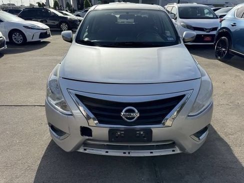 Used 2017 Nissan Versa FWD image 2