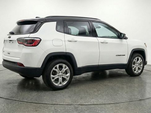 Used 2025 Jeep Compass Latitude AWD/4WD image 9