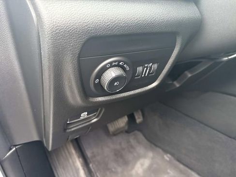 Used 2023 Jeep Grand Cherokee Limited w/ Black Appearance Package AWD/4WD image 24