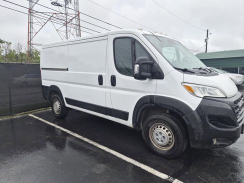 Used 2025 RAM ProMaster 2500 w/ Convenience Group FWD image 4