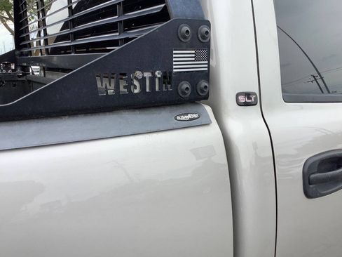 Used 2006 GMC Sierra 2500 SLE w/ Onstar Plus Package AWD/4WD image 38