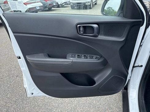 Certified 2025 Hyundai Venue Limited image 12