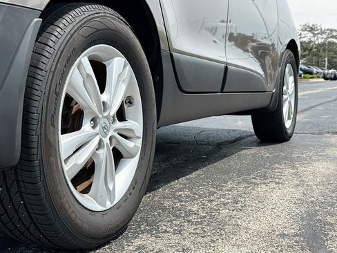 Used 2010 Hyundai Tucson GLS w/ Popular Equipment Pkg 2 FWD image 15