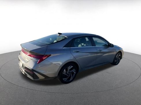 Used 2025 Hyundai Elantra Limited image 15