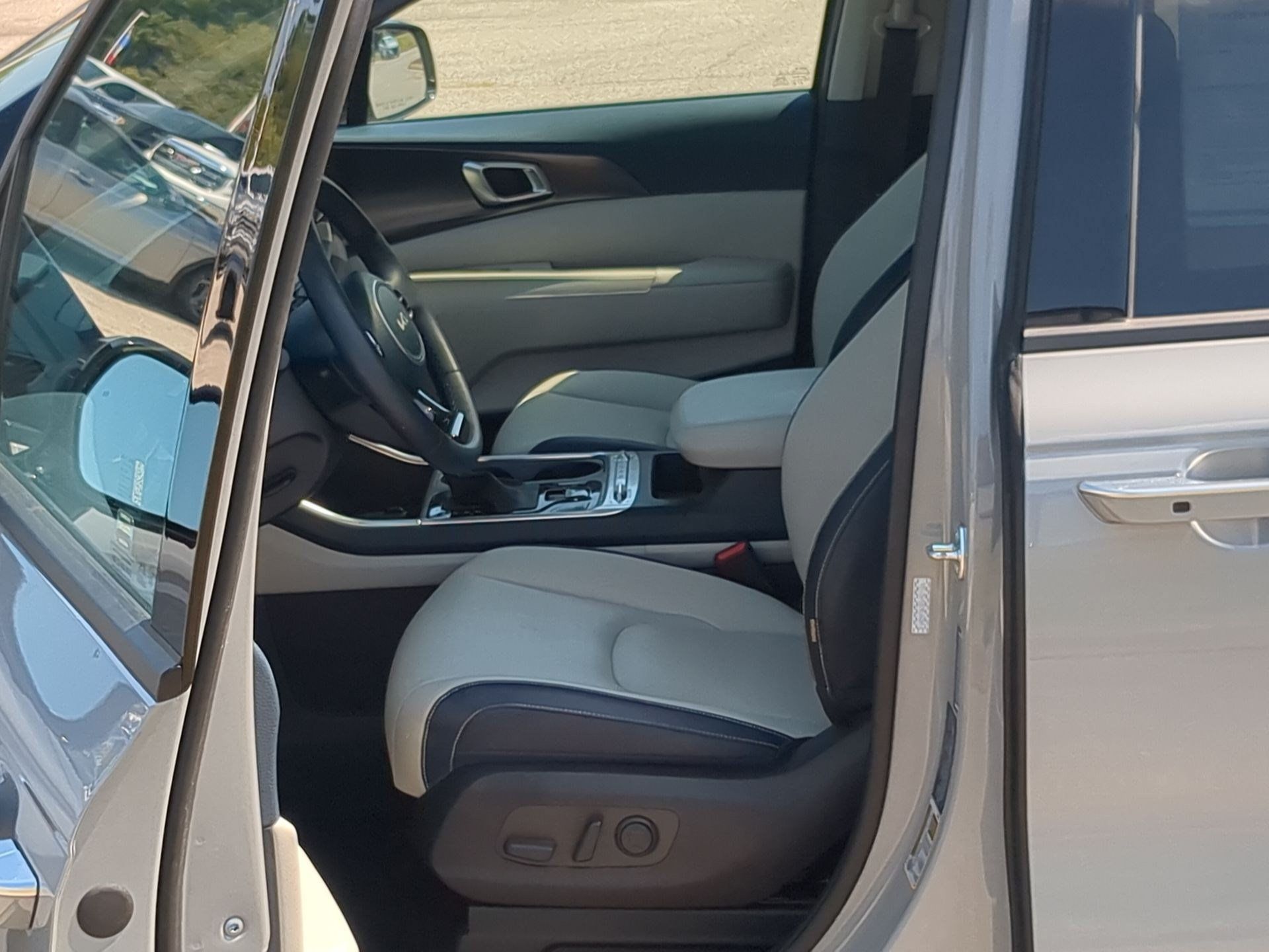 Certified 2025 Kia Carnival SX Prestige FWD image 11