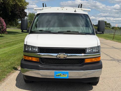 Used 2022 Chevrolet Express 3500 w/ Power Convenience Package RWD image 9