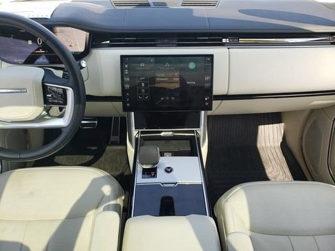 Used 2025 Land Rover Range Rover SE AWD/4WD image 17
