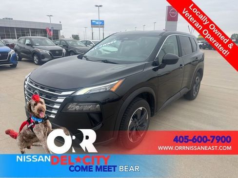 Used 2025 Nissan Rogue SV image 1