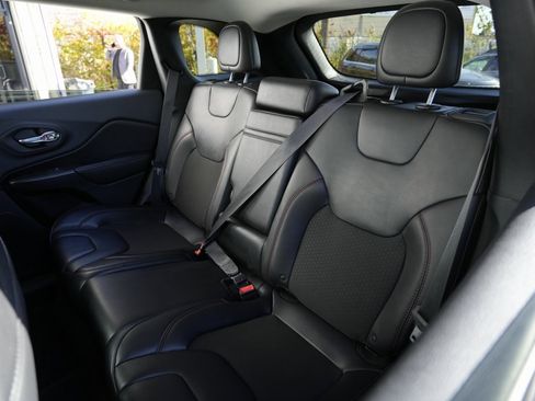 Used 2019 Jeep Cherokee Trailhawk w/ Cold Weather Group image 25