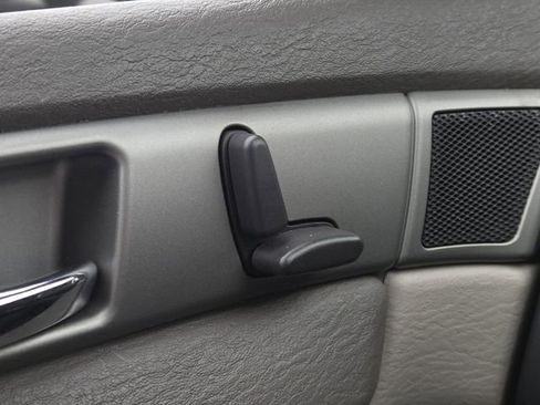 Used 2005 Chrysler Pacifica AWD w/ Cargo Convenience Group image 5