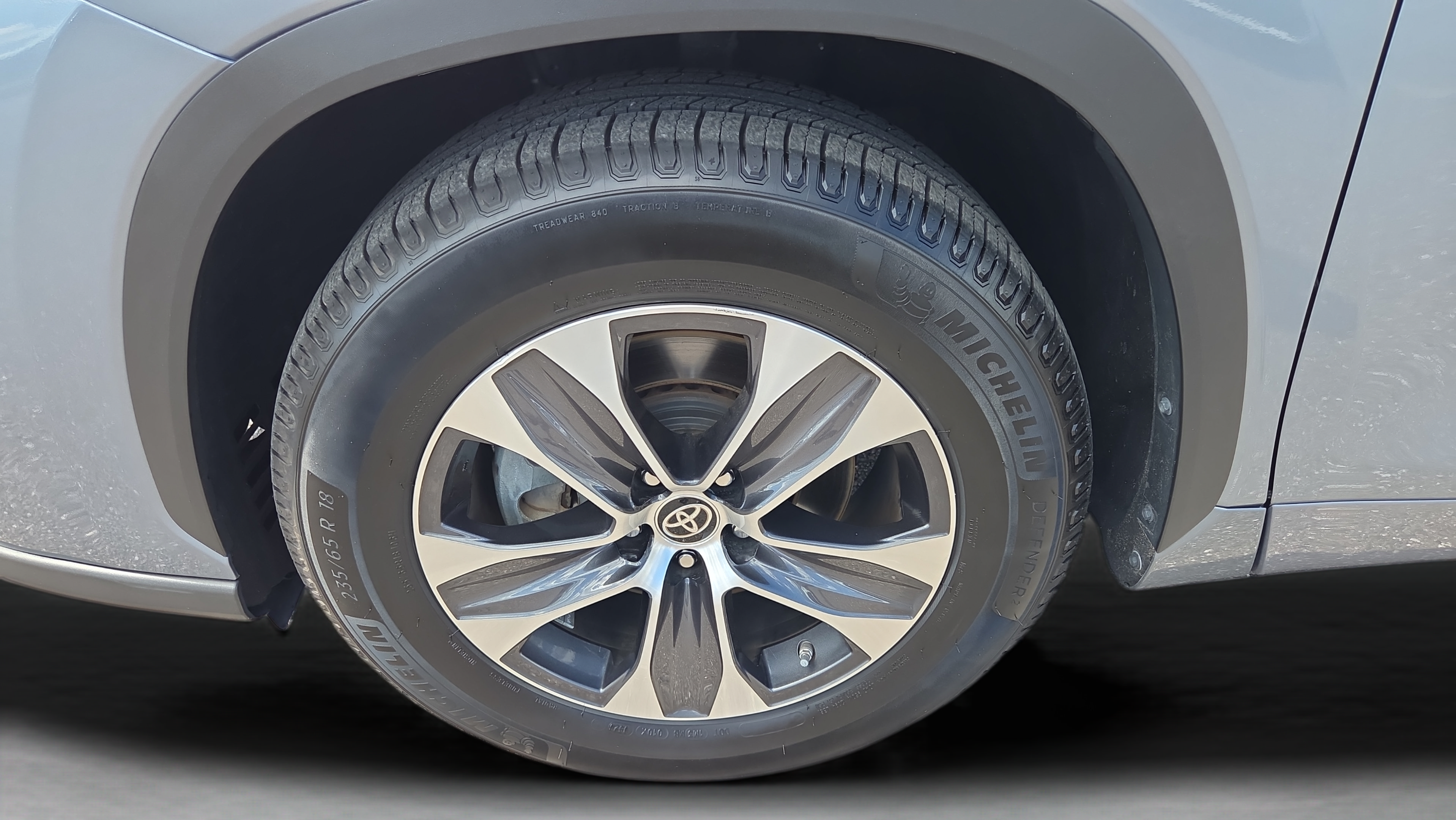 Certified 2021 Toyota Highlander XLE FWD image 34