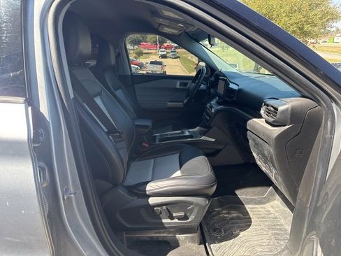 Used 2022 Ford Explorer XLT w/ Equipment Group 202A image 12