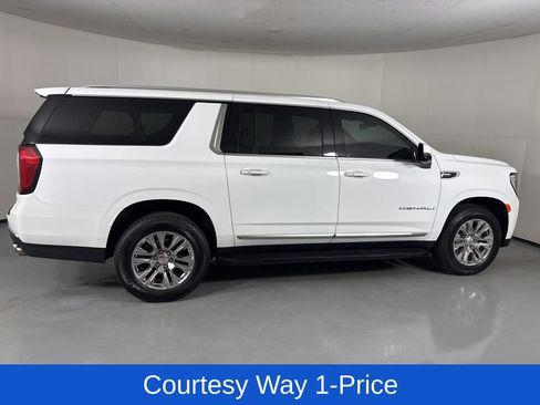 Used 2024 GMC Yukon XL Denali AWD/4WD image 11