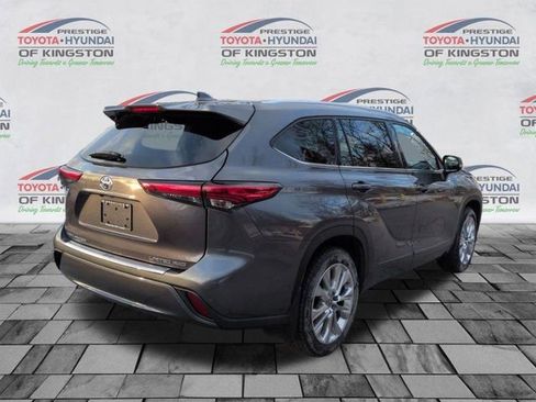 Certified 2021 Toyota Highlander Limited image 3