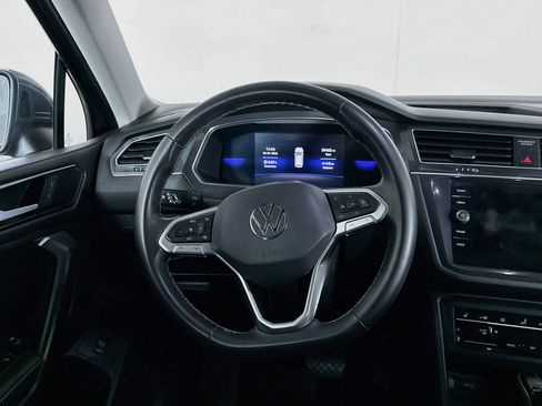 Used 2022 Volkswagen Tiguan SE FWD image 17
