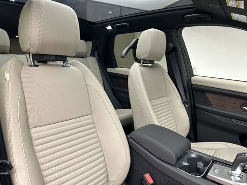 Used 2023 Land Rover Discovery Sport SE image 11