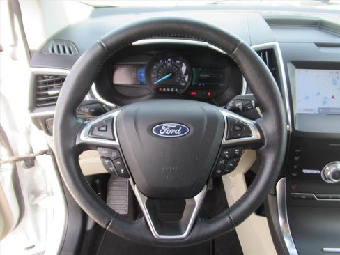 Used 2020 Ford Edge Titanium image 18