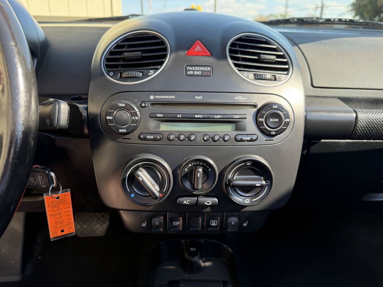 Used 2010 Volkswagen Beetle Convertible FWD image 20