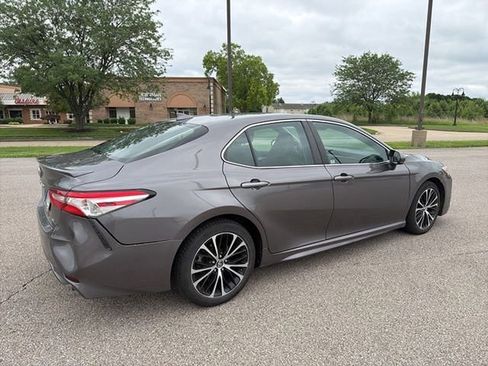 Used 2020 Toyota Camry SE FWD image 12