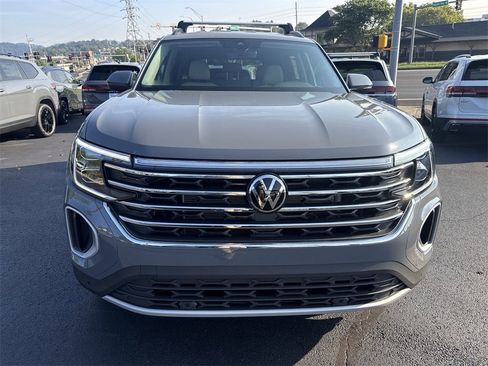 New 2026 Volkswagen Atlas SE image 2