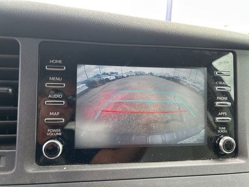 Used 2020 Toyota Sienna L image 21